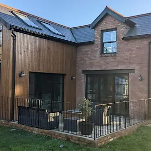 Cosy 2 Bedroom Coach House Belfast